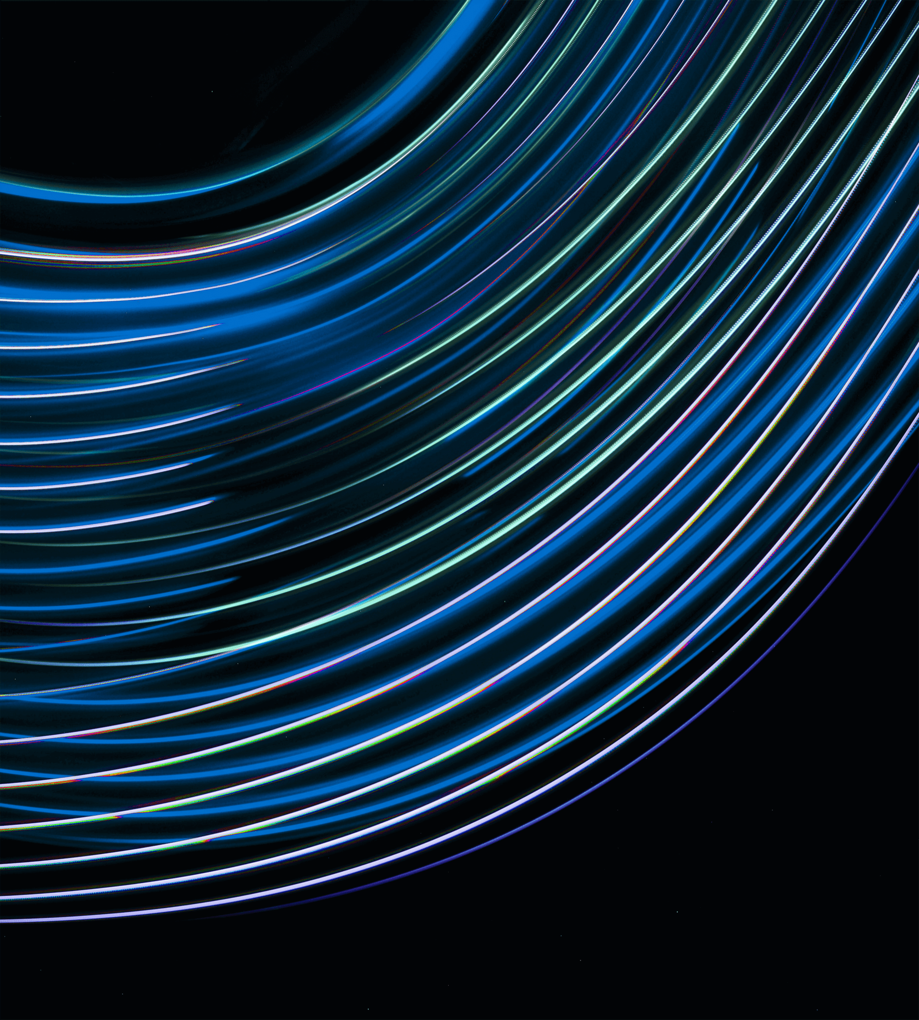 Abstrakte Darstellung von blauen und grünen Lichtlinien, die in einer geschwungenen Form angeordnet sind.
